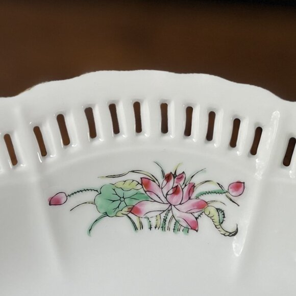 Porcelain Serving Bowl "Lotus Inn" Restaurant Ware by Y.T (Yuet Tung), Hong Kong - Picture 3 of 11